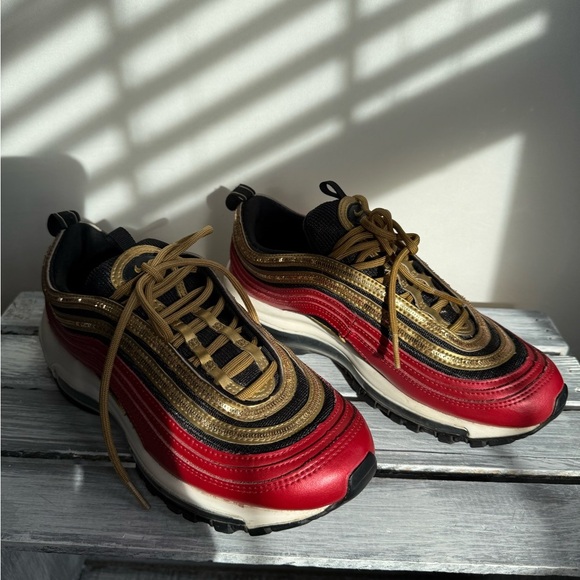 Nike Air Max • Gold sequin and red • Women’s size 7 - Picture 2 of 7